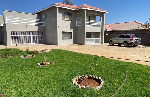 Bulawayo House | Breathtaking modern home for holiday makers, business and romantic gateways!