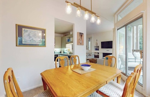 Warren Condo | Bright & cheery condo w/wifi, pools, tennis, gym, sauna, & game room