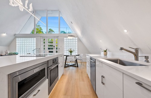 Central Sarasota House | Bright, Modern Artist A-Frame Downtown SRQ West of Trail