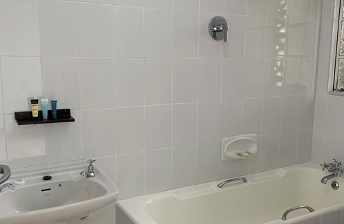 Juliasdale Hotel | Brondesbury Park Hotel