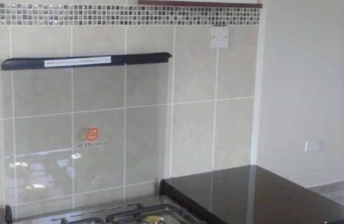 Mbare West Cottage | Browns Cottage Retreat - Newly remodeled,WiFi,Cute. Brand new kitchen, bathroom