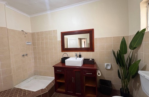 Harare House | Budget Double Room Mt. Pleasant Heights - 2379
