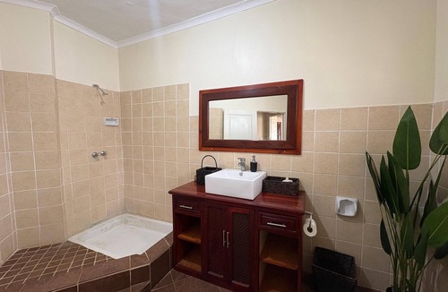 Harare House | Budget Double Room Mt. Pleasant Heights - 2379