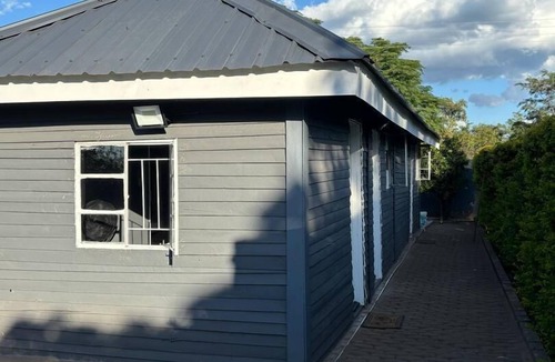 Kwekwe Apartment | Cabin in The Garden – Kwekwe - 2369