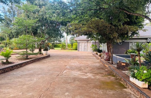 Kwekwe Apartment | Cabin in The Garden – Kwekwe - 2369