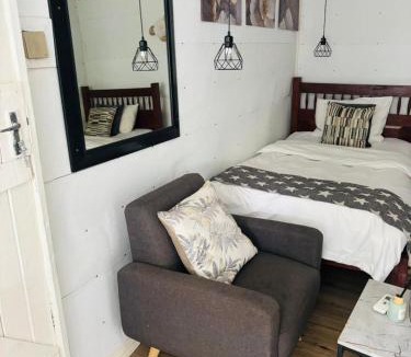 Kwekwe Apartment | Cabin in The Garden – Kwekwe - 2369
