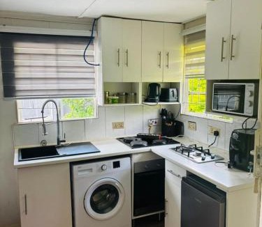 Kwekwe Apartment | Cabin in The Garden – Kwekwe - 2369