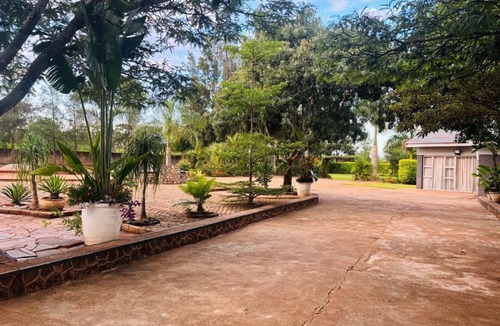 Kwekwe Apartment | Cabin room in Golden Acres – Kwekwe - 2370