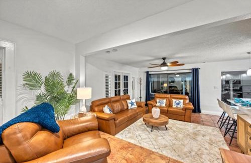 Hudson Bayou House | Canal Front Home in Sarasota with Private Heated Pool & Outdoor Patio!