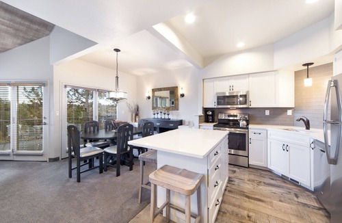 Redmond Hotel | Canyon Rim Retreat | 2 Units | Near Eagle Crest Golf