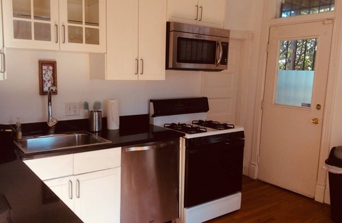 Bloomingdale House | Capiitol Hill North .The apartment is walking distance from the US Capitol