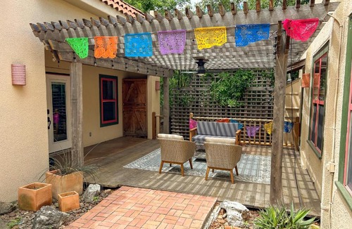 Alta Vista House | Central 1br 1ba SA Casita w full kitchen & patio
