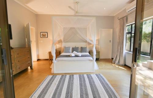 Victoria Falls Villa | Central, Peaceful, Victoria Falls Self Catering with Plunge Pool, sleeps 5