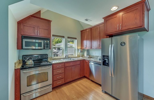 Cathcart Cottage | Charming 1-bedroom house with WiFi, AC , laundry in lovely Snohomish
