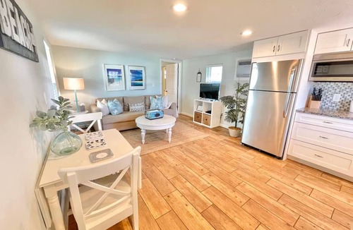 Southgate Apartment | Charming 1BR Pinecraft Vibes, Beach Nearby