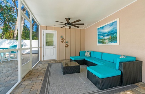 Arlington Park House | Charming 2-bedroom house in lovely Sarasota with AC, WiFi