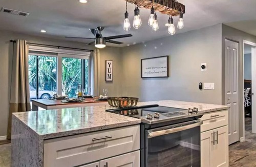 South Bradenton Condo | *Charming 2bed 2 bath 6 mins from IMG*