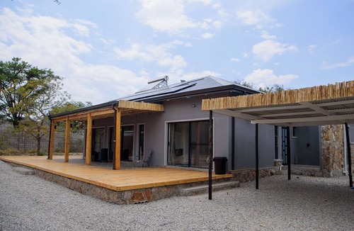 Bulawayo Cottage | Charming 3-bedroom cottage in welcoming Bulawayo with AC, WiFi