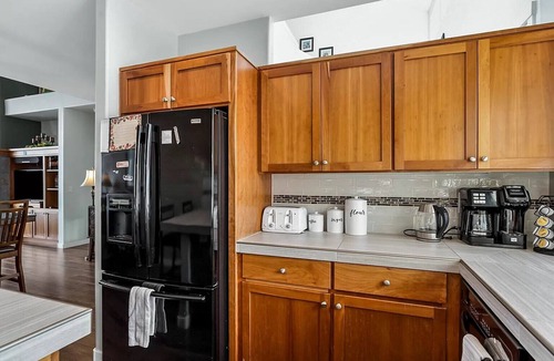 Redmond House | Charming 3-bedroom townhome with WiFi, fitness room in peaceful Redmond