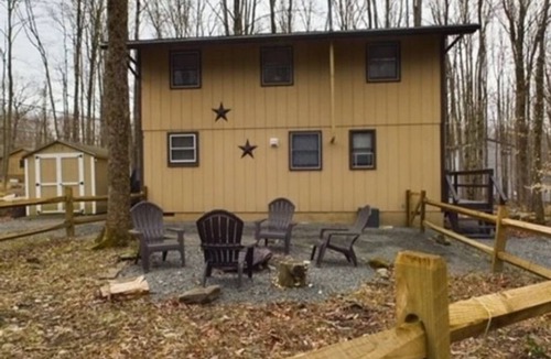 Pocono Lake House | Charming 3-bedroom house in the enchanting Arrowhead Lake Community