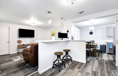 Mahncke Park Apartment | Charming Apartment in the Heart of San Antonio by RedAwning