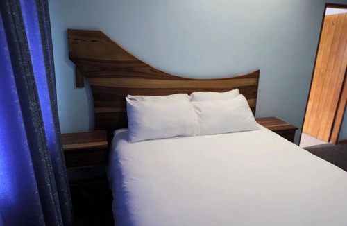Mutare Bed & Breakfast | Charming bed & breakfast with WiFi, AC in lovely Vumba Room #2