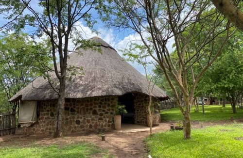 Victoria Falls Apartment | Charming Bush chalet 4 on this world renowned Eco site 40 minutes from Vic Falls Fully catered stay - 1984