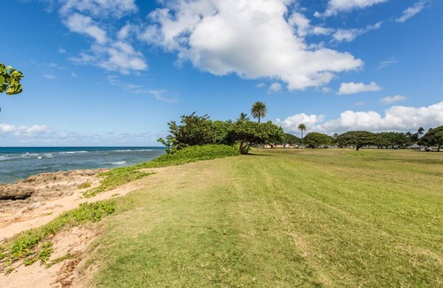Waialee Cottage | Charming Cottage across the street from beach and walking distance to Haleiwa!