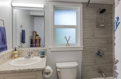 Waialee Cottage | Charming Cottage across the street from beach and walking distance to Haleiwa!