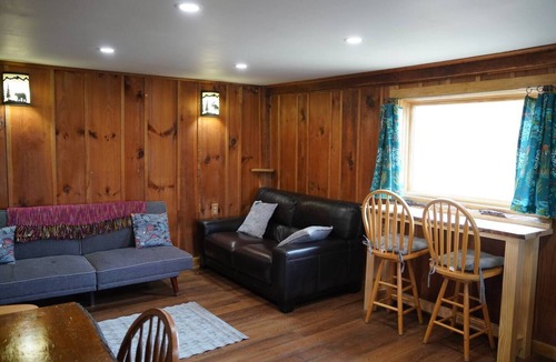 Roxbury House | Charming farmhouse on 200+ acre horse farm and wildlife rehabilitation facility