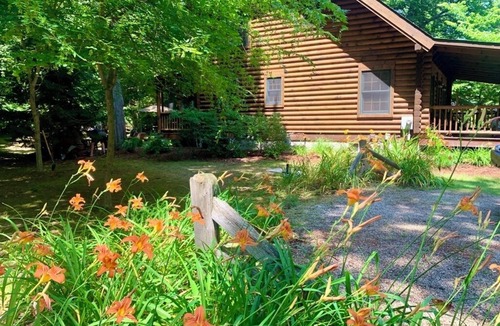 Saugatuck Cabin | Charming Saugatuck Log Cabin - minutes away from everything - with NEW hot tub!
