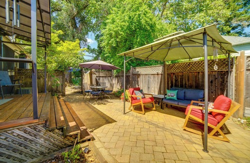 Cloverdale House | Charming Sonoma Wine Country Home Base w/Extras