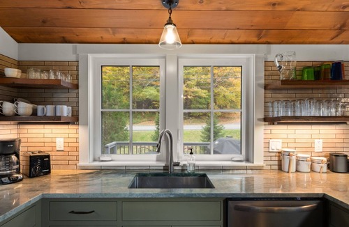 Warren Condo | Charming Sugarbush Farmhouse Condo with Hot Tub Oasis