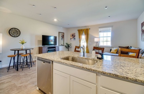 Luray Apartment | Charming Townhome < 1 Mi to Zoo & Luray Caverns!