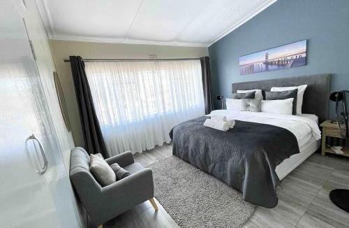 Bulawayo Apartment | Chic Modern House on Neasden - 2085