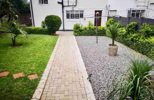 Bulawayo Apartment | Chic Modern House on Neasden - 2085
