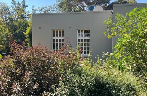 Harare Apartment | Chic Studio Nestled in Lovely Garden and Pool-2254