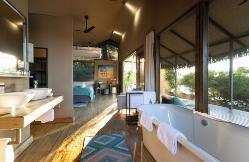 Victoria Falls Cabin | Chundu Island