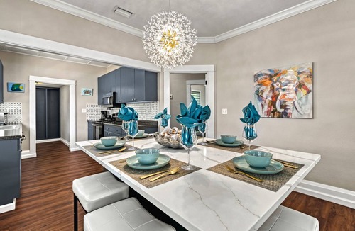 Gillespie Park House | City Cottage | Heated Cocktail Pool, Tiki Bar & Walk to City of Sarasota