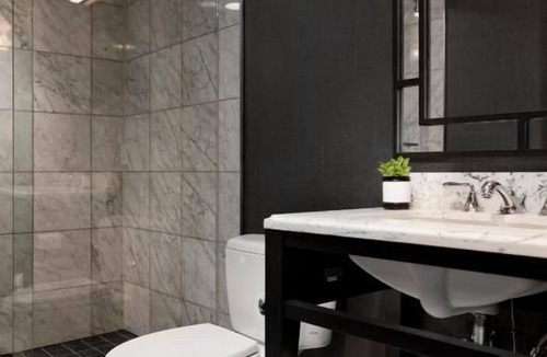 Logan Circle House | City View Studio King at Viceroy Washington DC, Rooftop Pool!