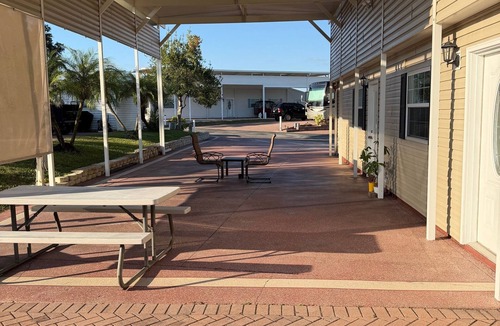 Deer Creek RV Rental | Class A RV pad in very active senior community with golf, pools, tennis, hottubs