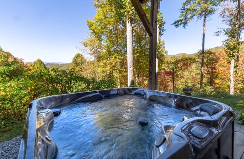 Bryson City Ski Chalet | Clingmans View Chalet-Mountain Views - Hot Tub - Fire Pit - 4WD-AWD