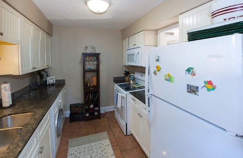 Demere Park Condo | Close to Beach & Pier. Ocean Walk. 2 Pools. 5 Star Reviews.