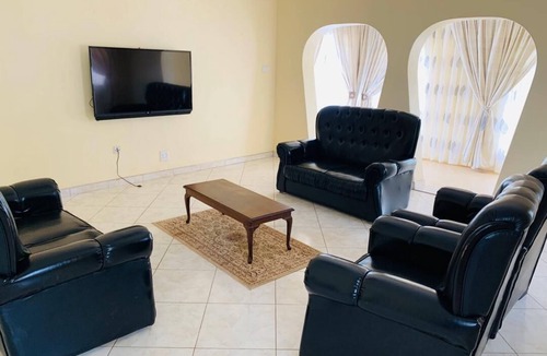 Bulawayo House | Close to the city centre & walking distance to the Zimbabwe National Trade Fair