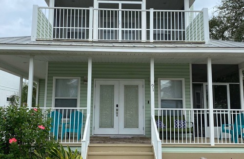 Crystal Beach House | Come stay at Pelicans Perch!The ultimate beach house. 3 minute walk to beach !