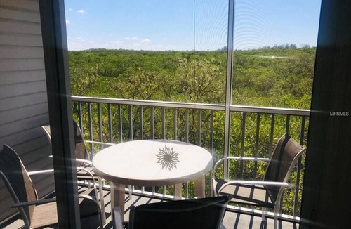 Holmes Beach Condo | Comfortable family-friendly condo close to everything on Anna Maria.