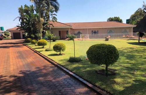 Glen Lorne Cottage | Compact neat 2 bedroomed cottage with beautiful decor. Home away from home