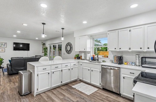 Lakeland House | Conveniently Located - S Lakeland Pool Home, Pet and Family Friendly