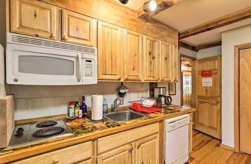 Marshall Apartment | Cookout Ready! 'sweet Suite' w/Views in Leicester