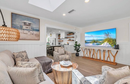 Holmes Beach House | Coral Beach by Duncan Real Estate